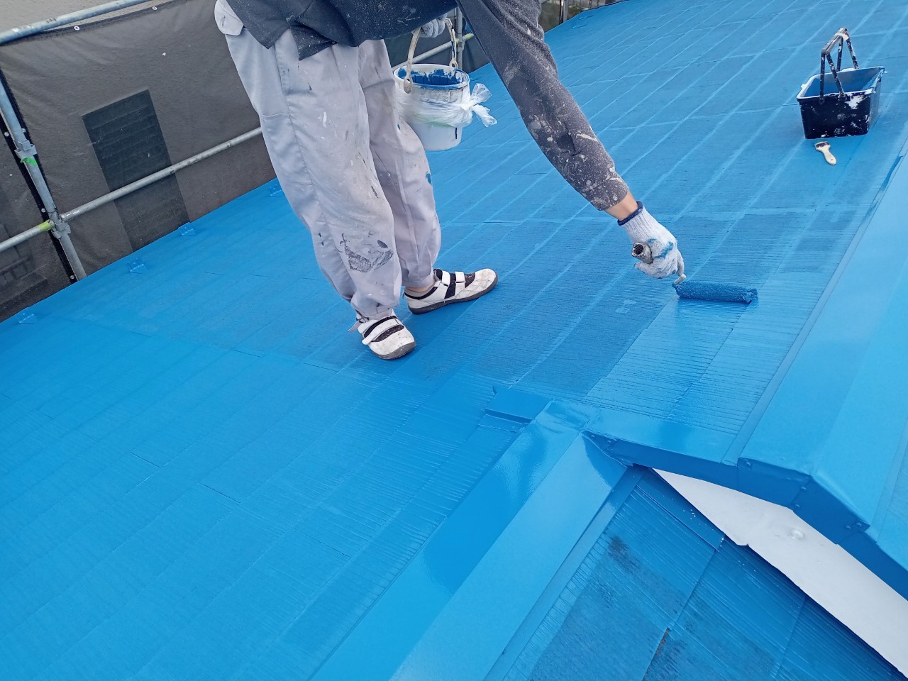 屋根の上塗り