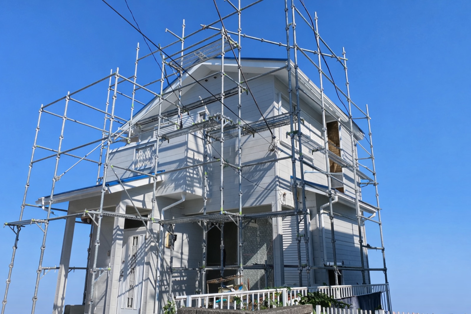 足場解体前の完成外観
